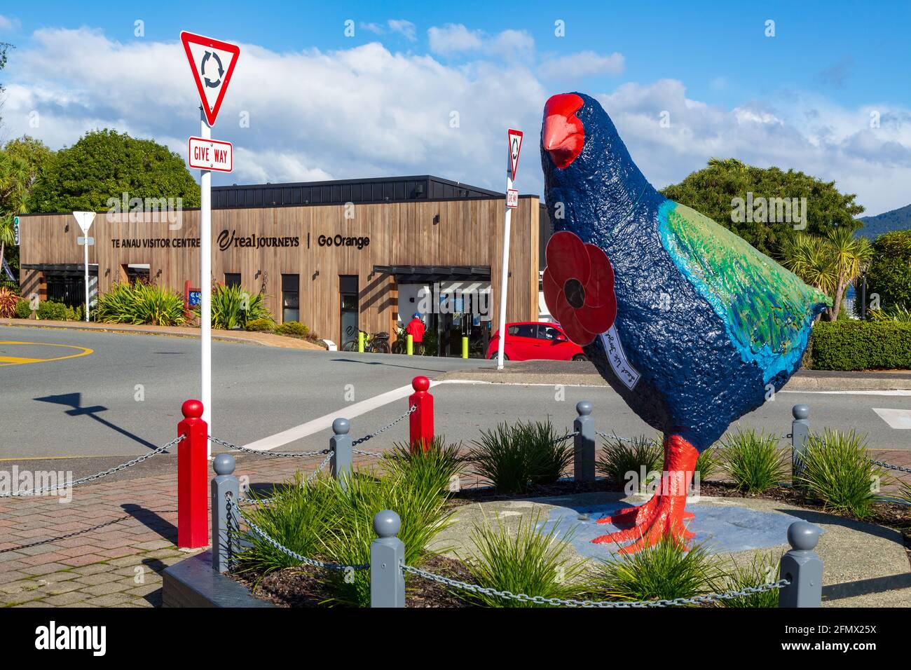 Te Anau, New Zealand. A sculpture of a takahe, an endangered native flightless bird, in front of the town's visitor center Stock Photo