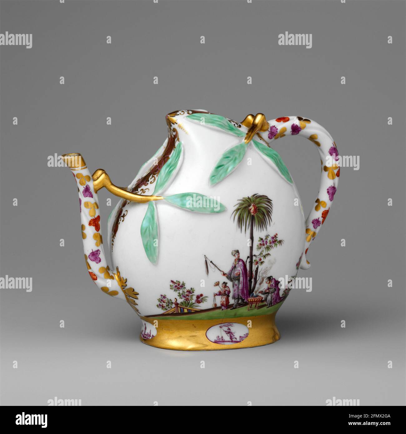 Wine pot in the shape of a peach (cadogan type) ca. 1725 -  Meissen Manufactory Stock Photo