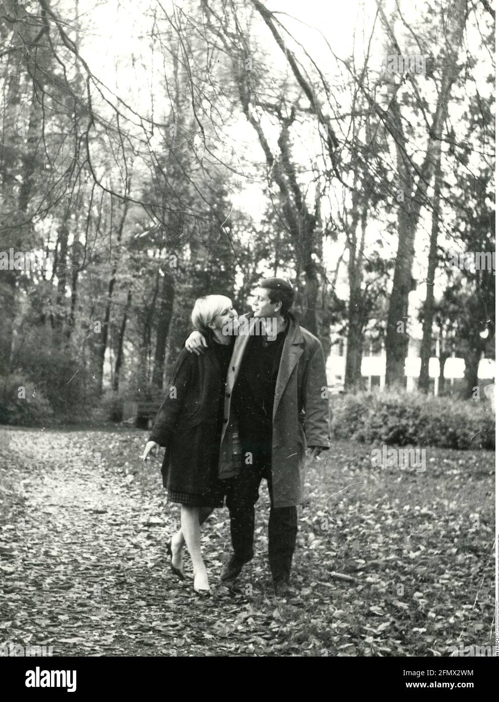 people, couples, 1960s, lovers having a walk, 1960s, ADDITIONAL-RIGHTS-CLEARANCE-INFO-NOT-AVAILABLE Stock Photo