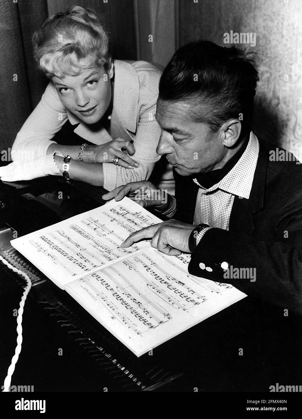 Schneider, Romy, 23.9.1938 - 29.5.1982, German actress, half length, with Herbert von Karajan, 1958, ADDITIONAL-RIGHTS-CLEARANCE-INFO-NOT-AVAILABLE Stock Photo