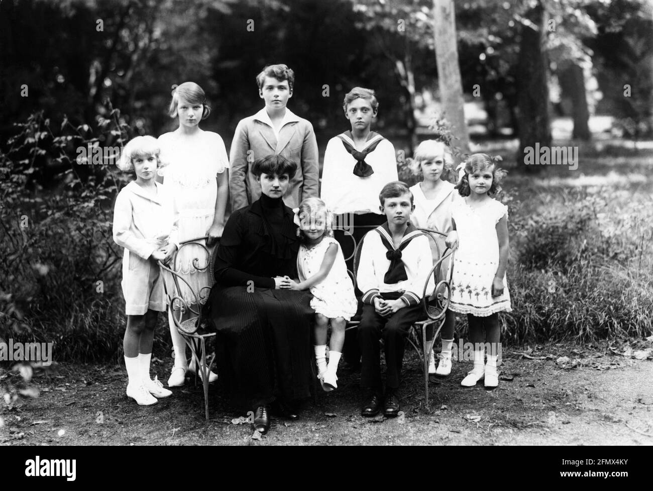 Zita von Bourbon Parma, 9.5.1892 - 14.3.1989, wife of Emperor Charles I of Austria, group picture, ADDITIONAL-RIGHTS-CLEARANCE-INFO-NOT-AVAILABLE Stock Photo