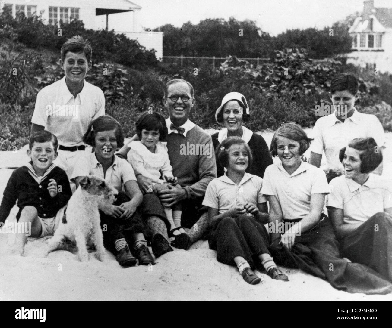 Kennedy, Joseph P., Sr., 6.9.1888 - 18.11.1969, US businessman, with his family at the beach, ADDITIONAL-RIGHTS-CLEARANCE-INFO-NOT-AVAILABLE Stock Photo