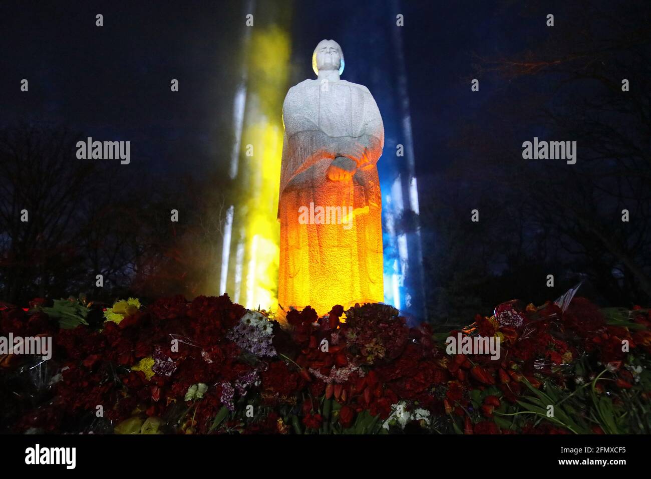 KHARKIV, UKRAINE - MAY 9, 2021 - Lights illuminate the Memorial of Glory during the Requiem for the Fallen performance on the Day of Victory over Nazi Stock Photo