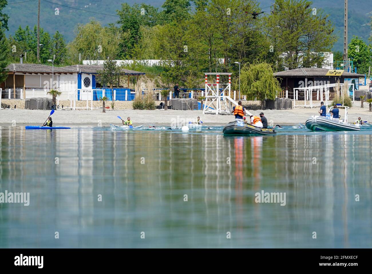 12-05-2021: Zwemmen: Europees Kampioenschap: Boedapest BUDAPEST, HUNGARY - MAY 12: Central view of the contestants competing at the Women 5km during the LEN European Aquatics Championships Open water Swimming at Lake Lupa on May 12, 2021 in Budapest, Hungary (Photo by Andre Weening/Orange Pictures) Stock Photo