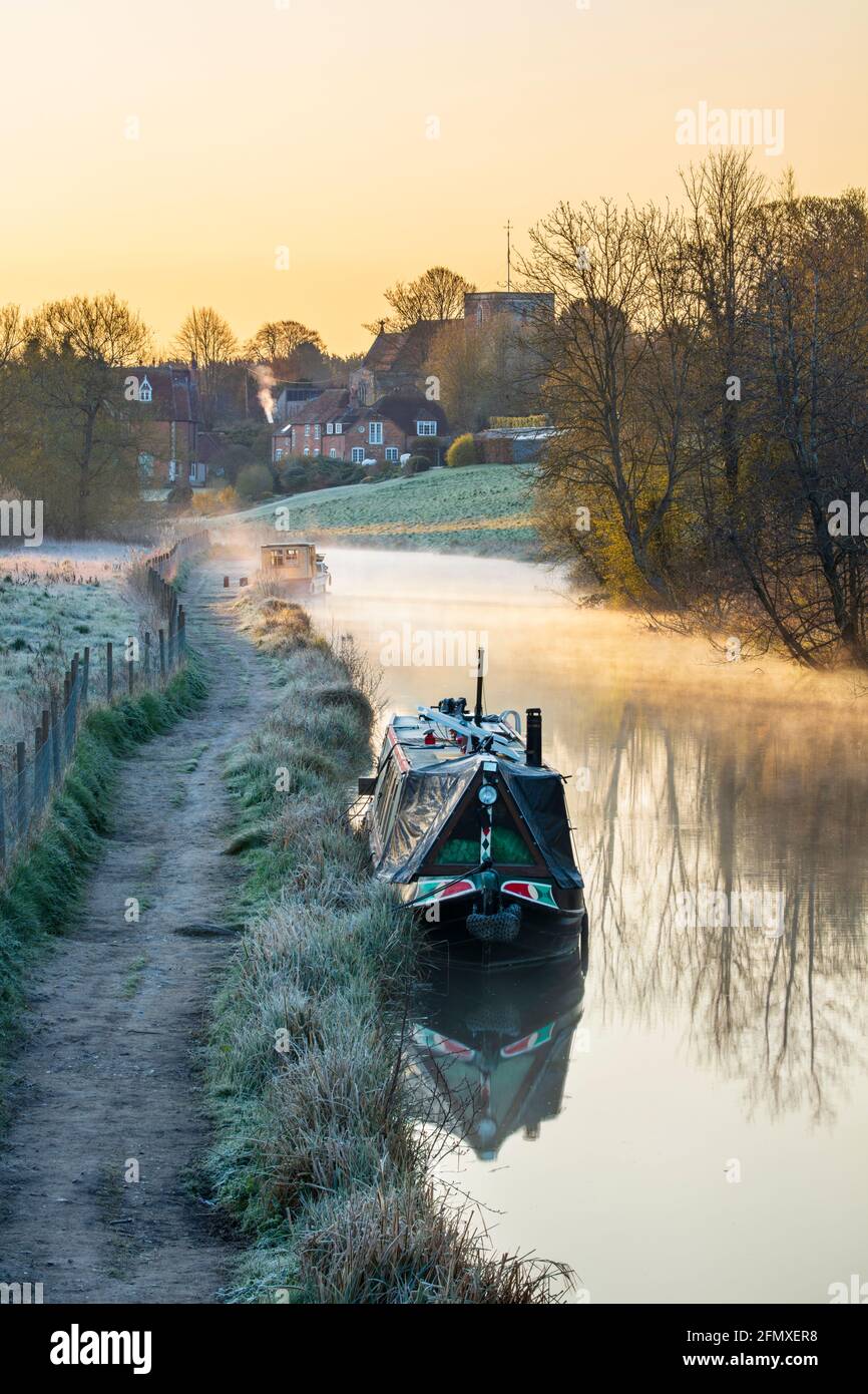 Narrowboats moored along the Kennet and Avon canal on frosty and misty morning, Kintbury, West Berkshire, England, United Kingdom, Europe Stock Photo