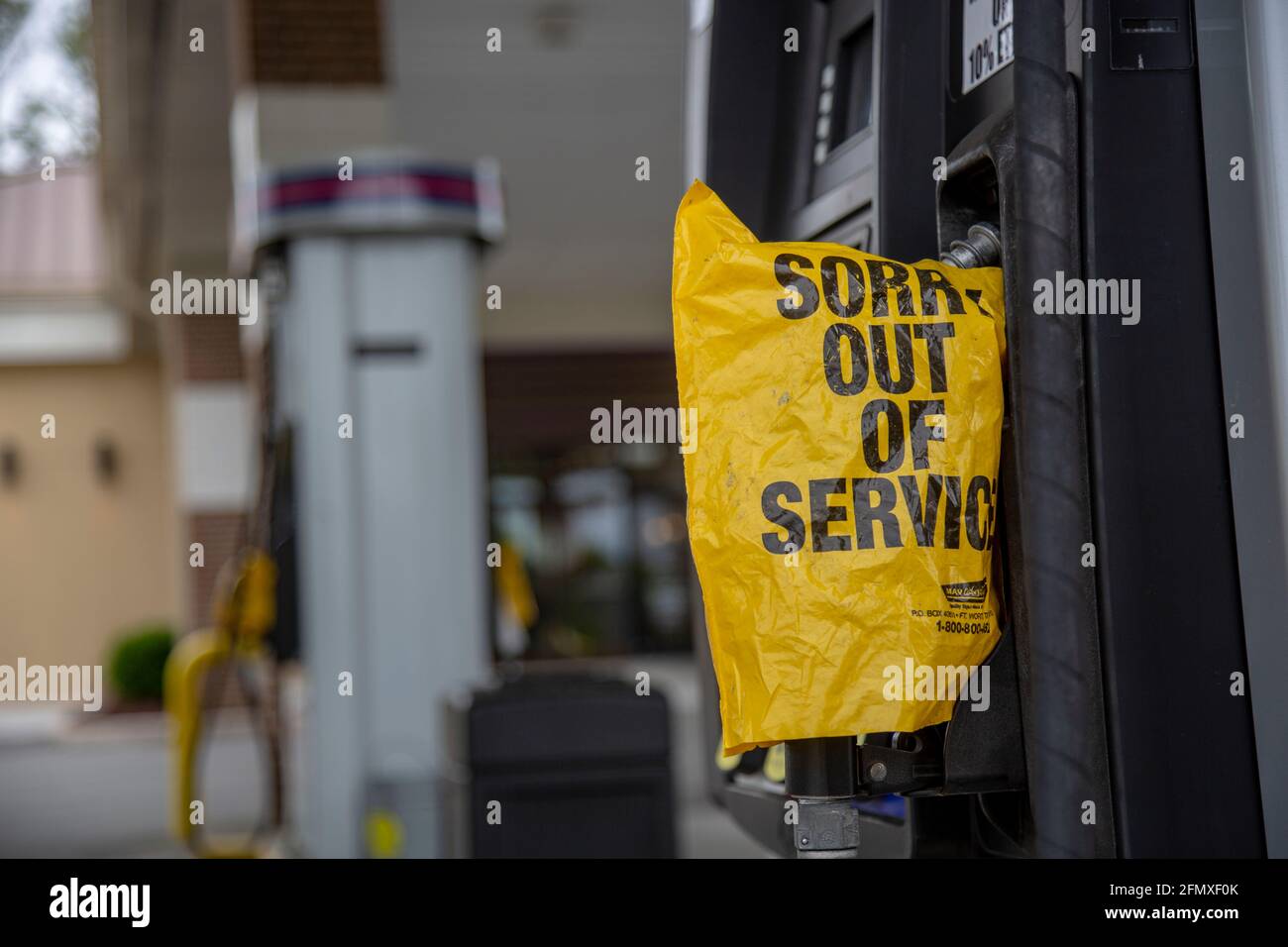 Jacksonville, United States. 11th May, 2021. Closed gasoline pumps at a retail gas station as stations run out of supply May 11, 2021 in Jacksonville, North Carolina. Gasoline shortages are spreading across the southeastern United States following a cyber attack on the Colonial Pipeline by Darkside hackers. Credit: Planetpix/Alamy Live News Stock Photo