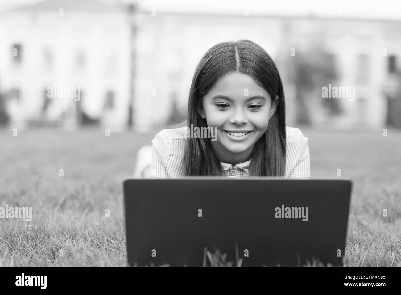 Afkorting Benadrukken roekeloos Online chat screen teen Black and White Stock Photos & Images - Alamy