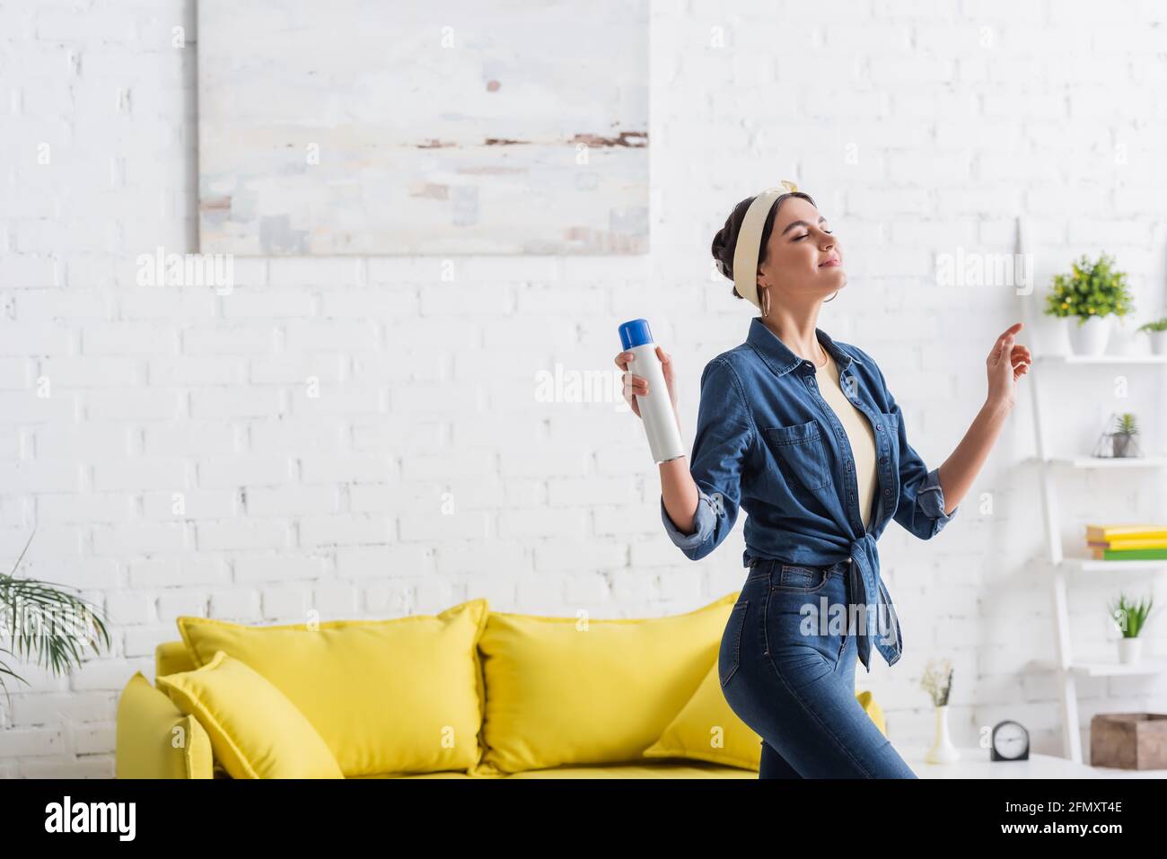 Химический запах квартире. Химический запах квартире. Химический запах квартире. Плохой запах. Запах в квартире.