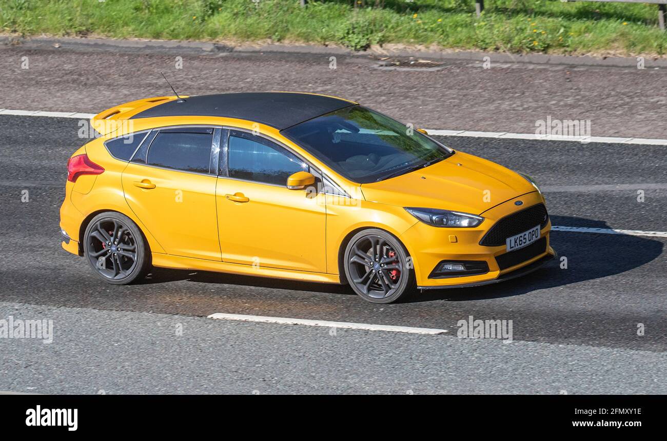 Orange ford focus cars hi-res stock photography and images - Alamy 