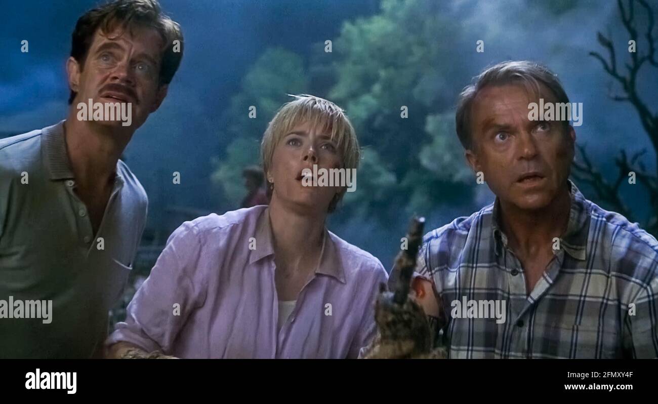 USA. William H. Macy , Sam Neill and Tea Leoni in a scene from (C)Universal  Pictures film: Jurassic Park III (2001) Plot: A decidedly odd couple with  ulterior motives convince Dr. Grant