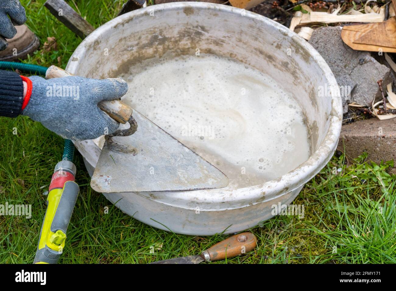 Cleaning trowel hires stock photography and images Alamy