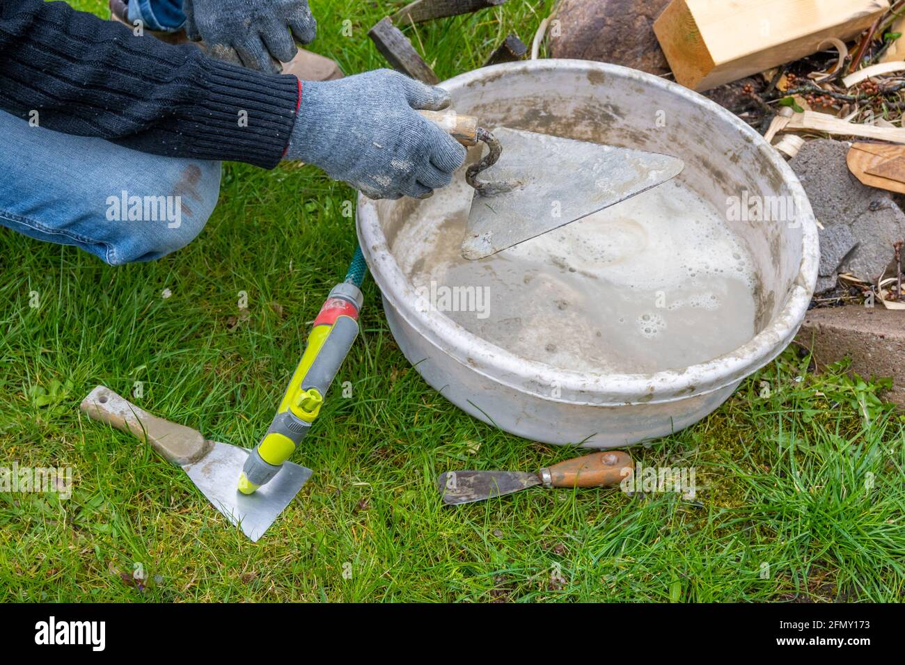Cleaning trowel hires stock photography and images Alamy