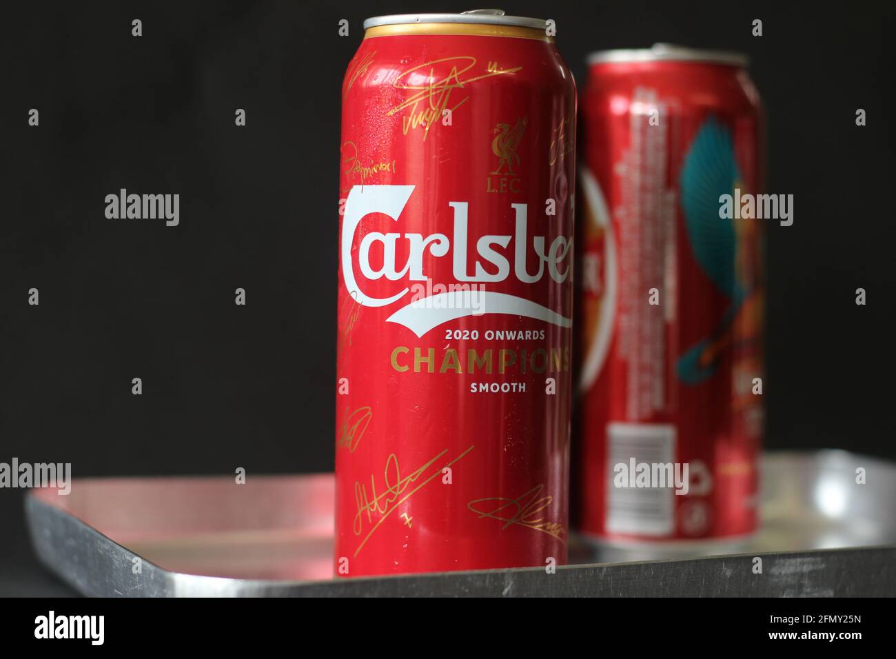 Pfand logo on German beer cans Stock Photo - Alamy