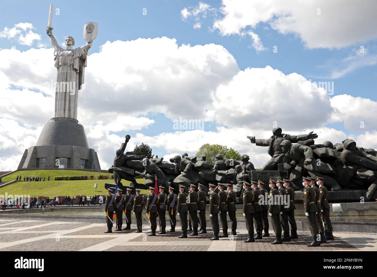 Non Exclusive: KYIV, UKRAINE - MAY 9, 2021 - Ukrainian Servicemen Stand ...