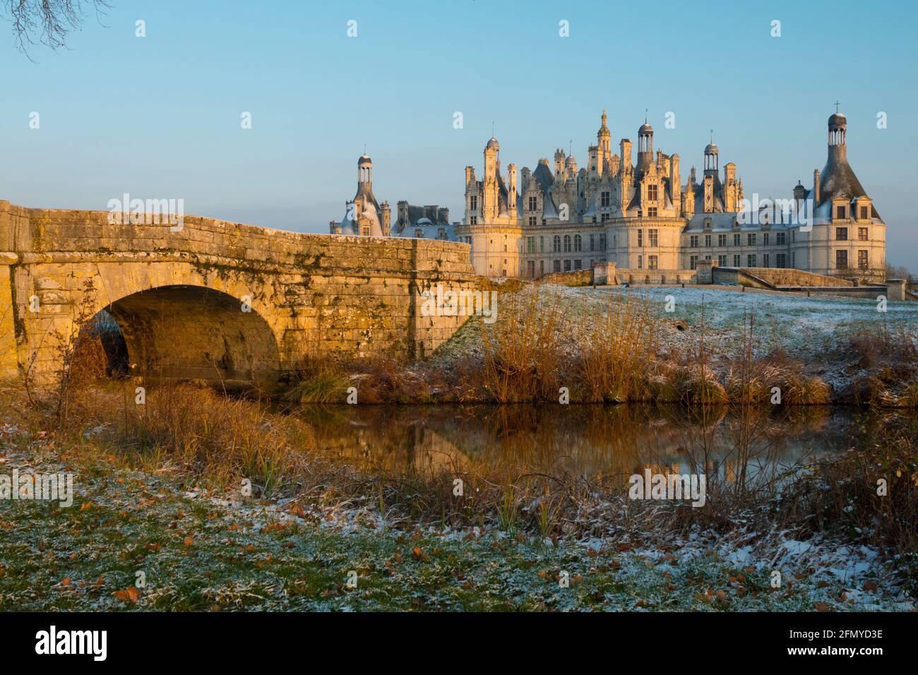 France, Loir-et-Cher (41), Chambord (UNESCO World Heritage), royal castle of the Renaissance, after the snowfall, Cosson canal Stock Photo