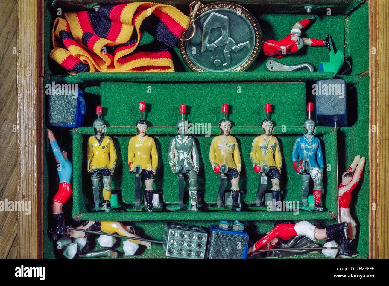 Tipp-Kick, das seit über 50 Jahren beliebte Tischfussball-Spiel.Hergestellt beim Familienbetrieb. MIEG in Villingen/Schwenningen, Schwarzwald. Stock Photo