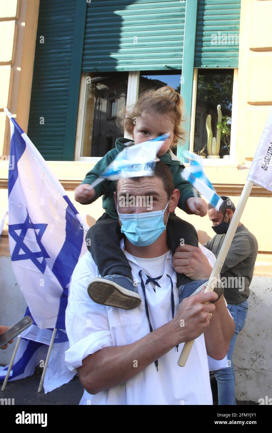 Rome, Italy. 12th May, 2021. Rome, Demonstration by the Jewish Community of Rome in solidarity with the people of Israel against attacks by Palestinian terrorists Credit: Independent Photo Agency/Alamy Live News Stock Photo