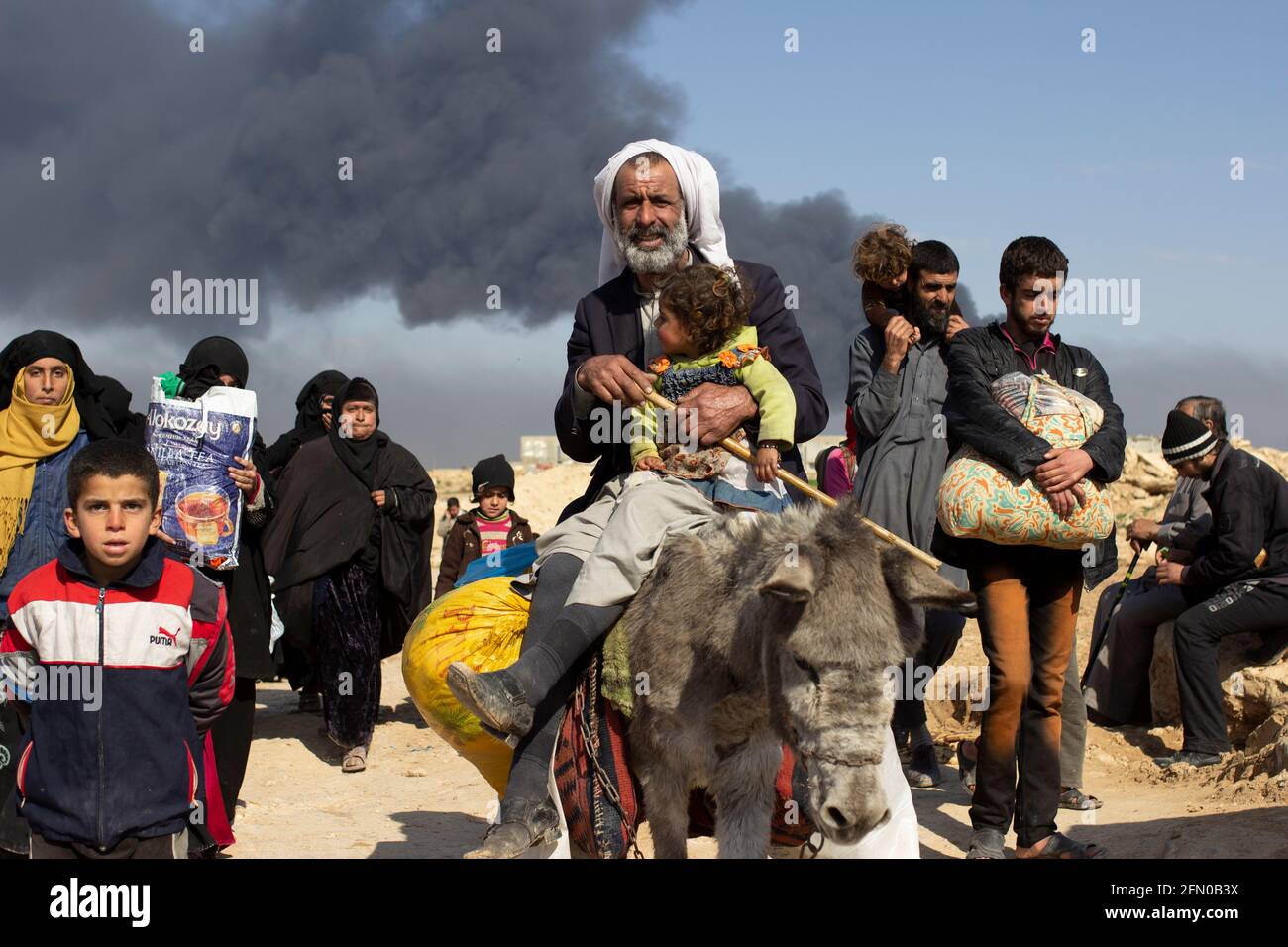 Mosul, Iraq. 7th Mar 2017 Civilians flee their homes near Tall ar Rayyan neighborhood in West Mosul. Credit: Young G. Kim Stock Photo