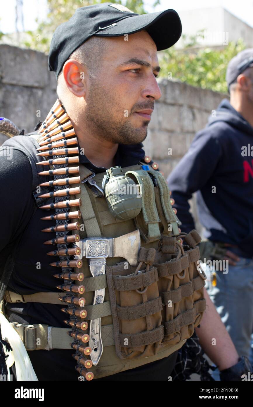 Mosul, Iraq. 7th Mar 2017 A Iraqi Federal Police soldier with a belt of bullets on his neck, a grenade and a hatchet on his vest. Stock Photo