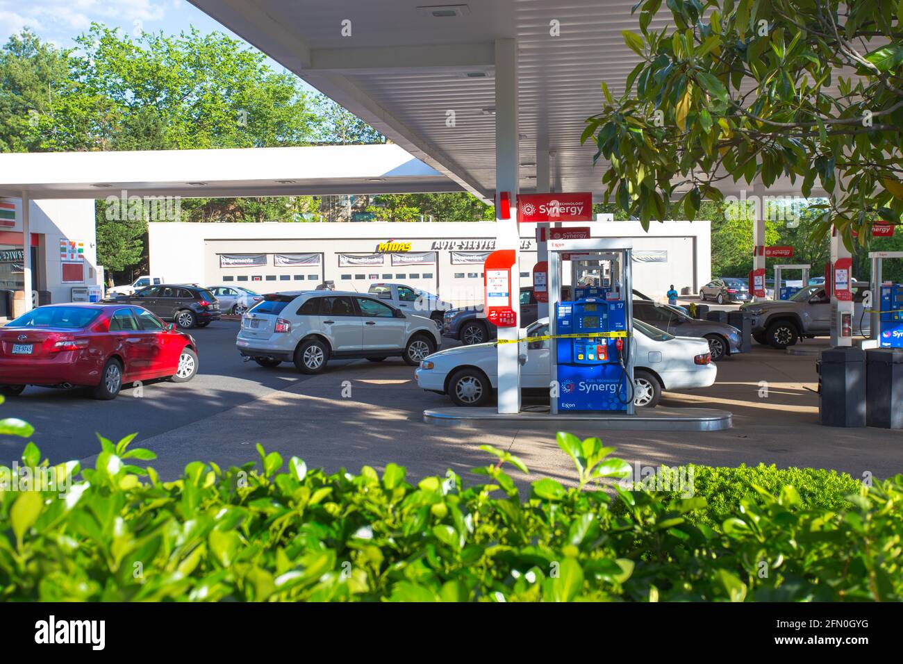 Arlington, USA. May 12, 2021. Hoping to find gas, motorists surround the few remaining pumps in operation at a gas station in Arlington, VA. The recent cyberattack on the Colonial Pipeline resulted in gas shortages across the Southeastern United States. Credit: Kalen Martin/Alamy Live News Stock Photo