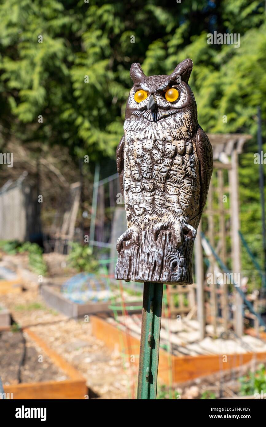 Resting on a pole hires stock photography and images Alamy