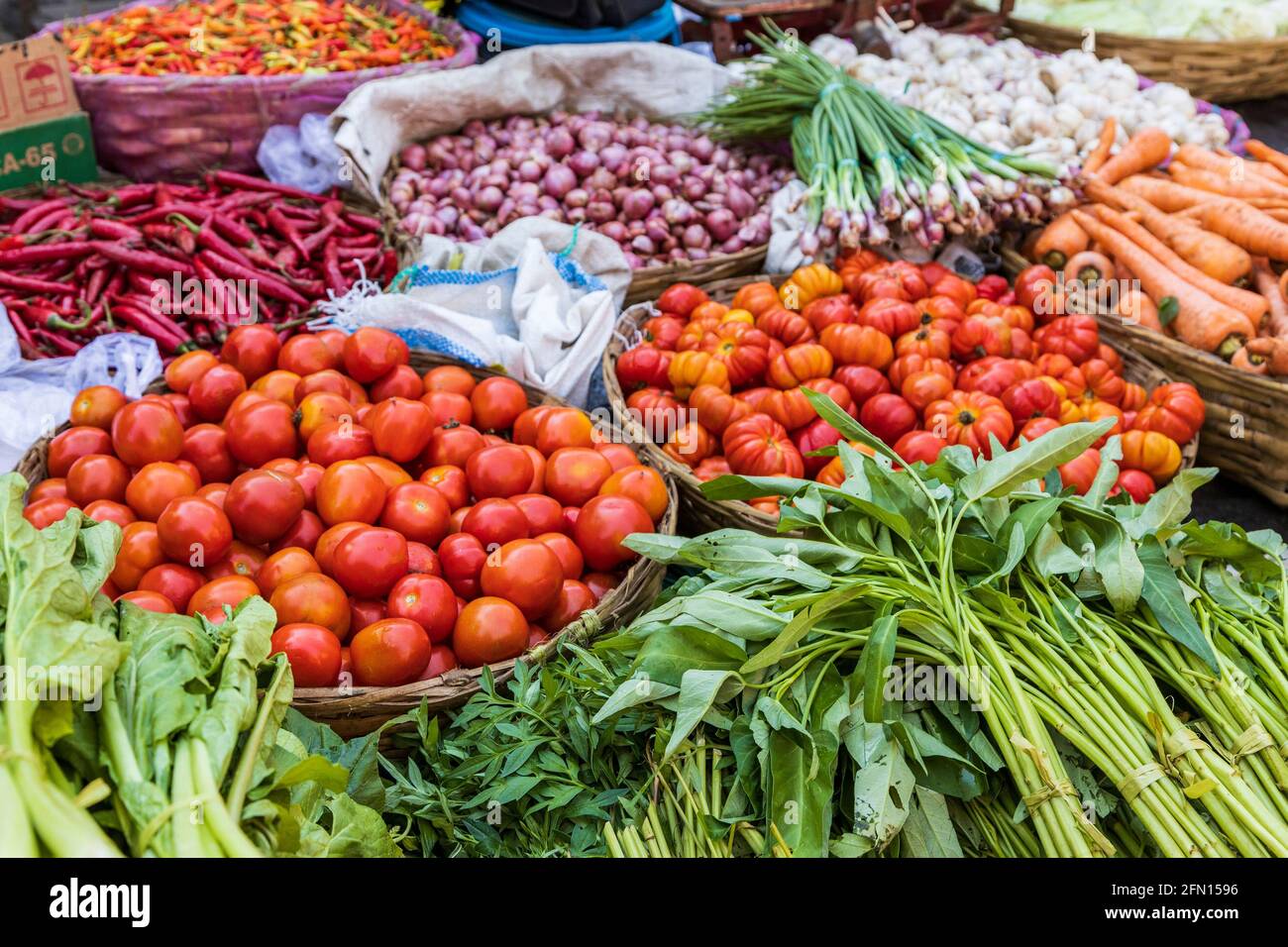 Tomatoes, chilis and onions on sale at the farmer's market in Banyuwangi or Banjuwangi, Java, Indonesia, Southeast Asia, Asia Stock Photo
