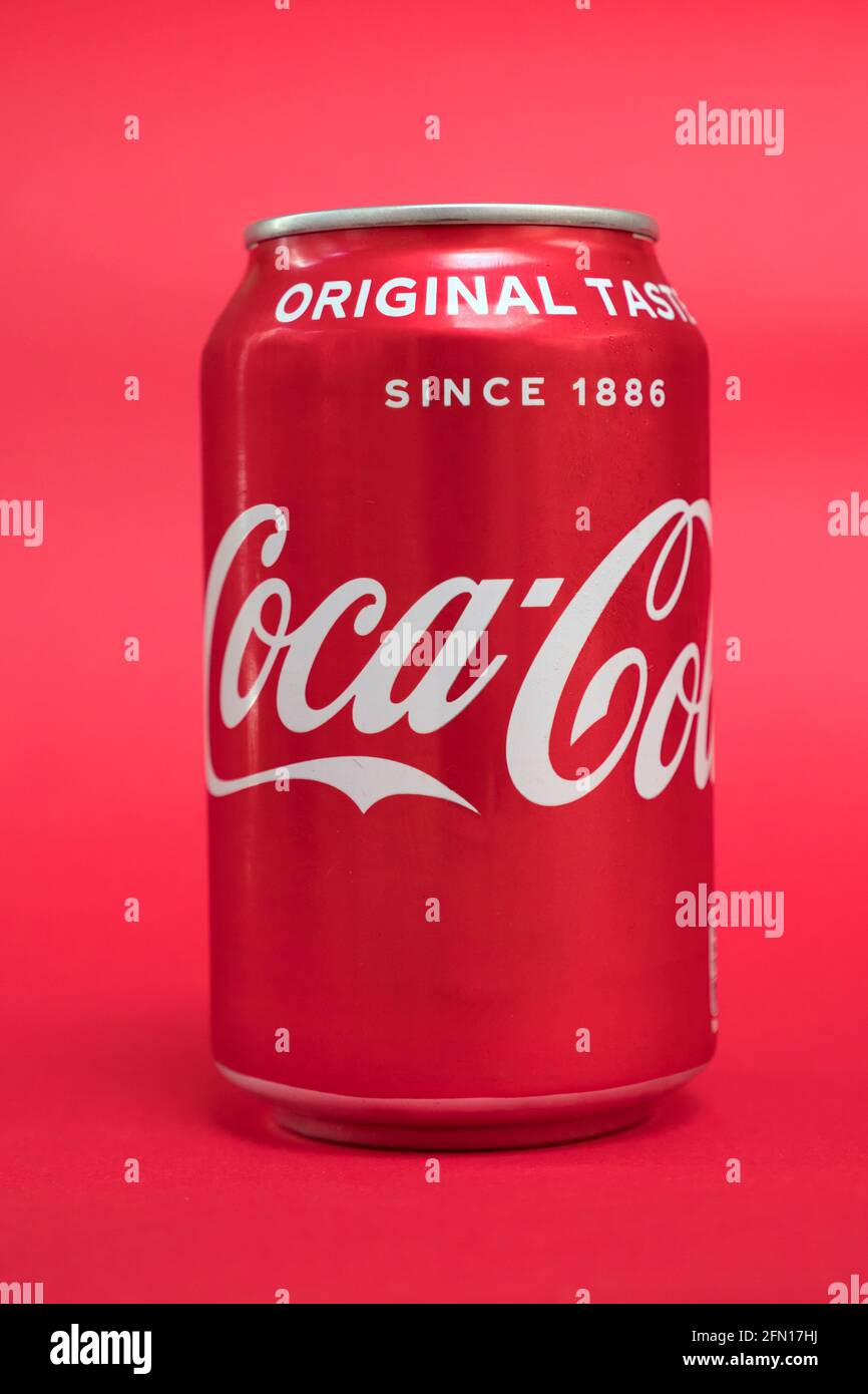 Damian Hurst signed Coca Cola can from 'Fact Paintings and Fact Sculptures' exhibition at Gagosian Gallery London Stock Photo