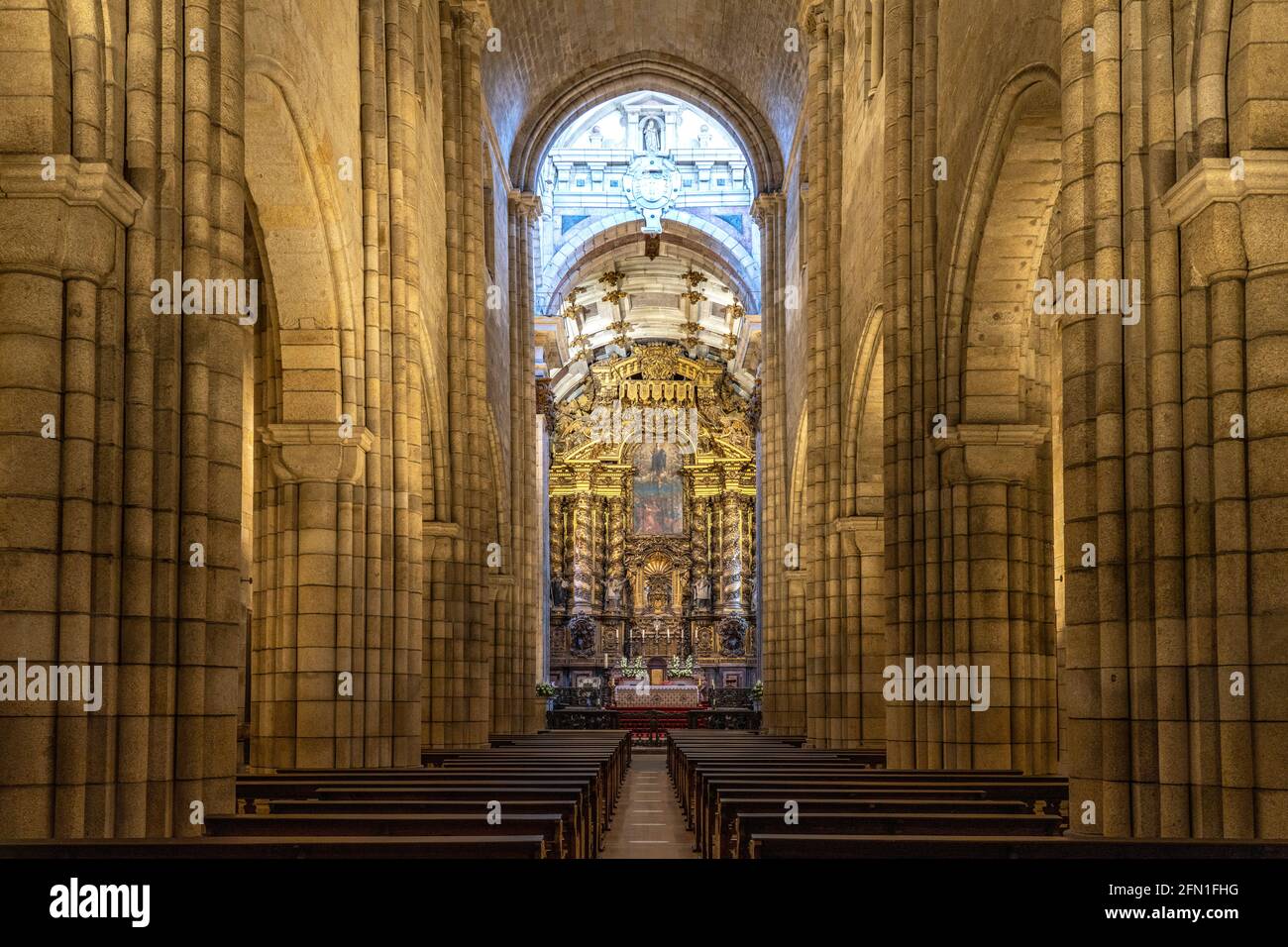 Innenraum und Altar der Kathedrale Sé do Porto, Porto, Portugal, Europa ...