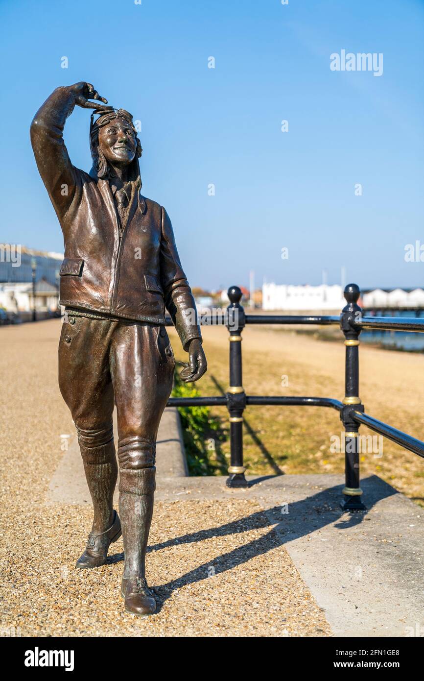 The Amy Johnson statue created by artist Stephen Melton on Herne Bay seafront. Wearing circa 1940's flying costume, she smiles as she looks at the sky Stock Photo