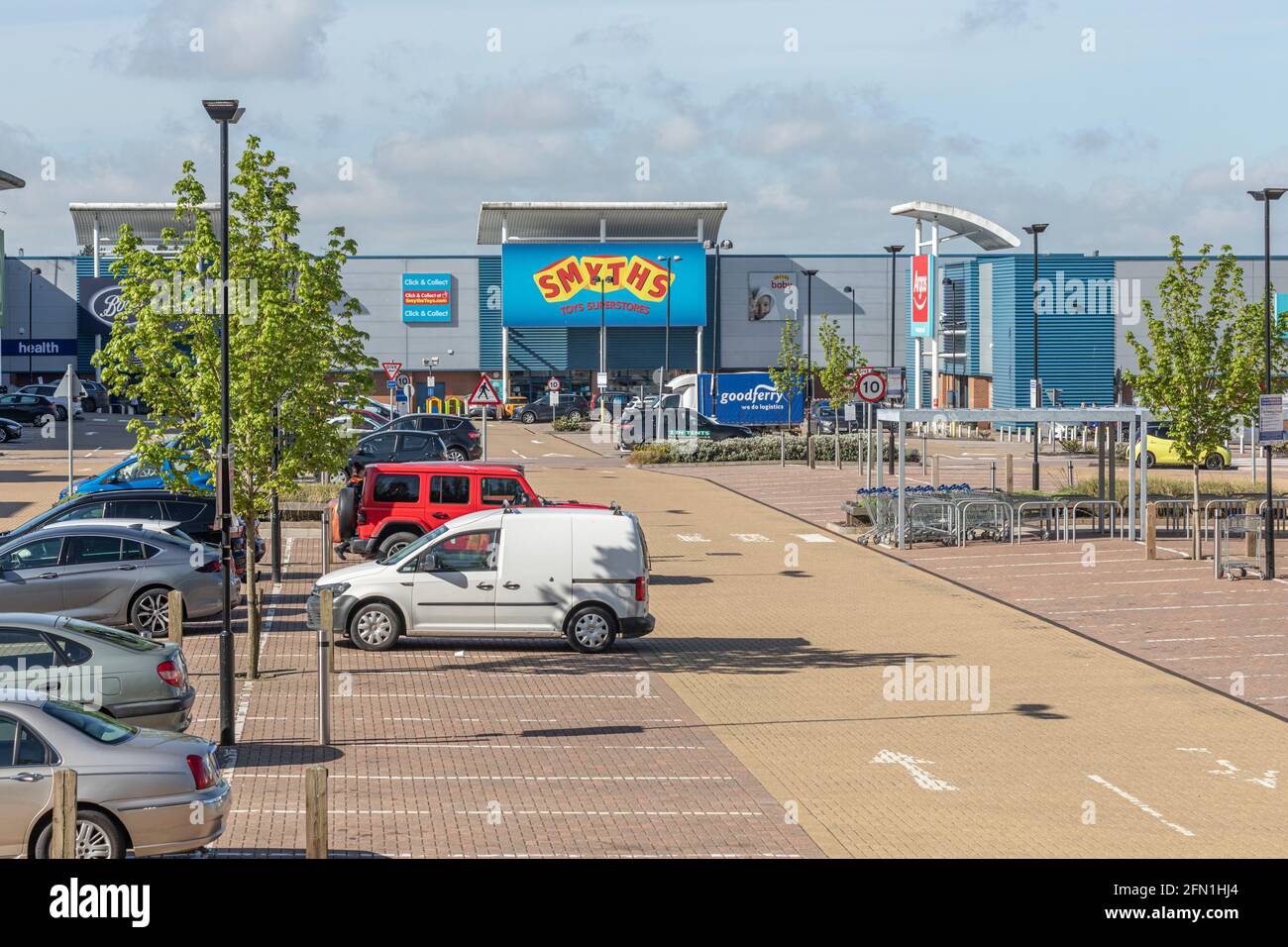 Ashford retail park, with parked cars Stock Photo Alamy