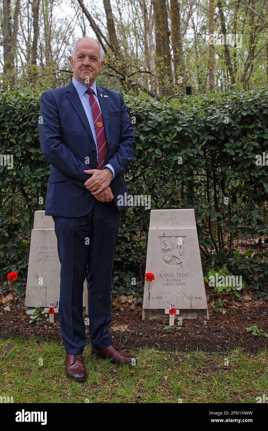 Paul McCue, author & historian at the headstone of Czech Army Captain Karel Seda Stock Photo
