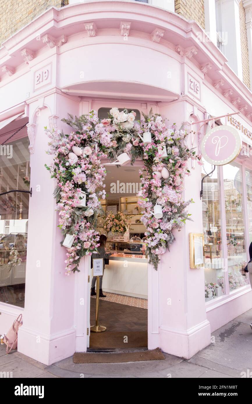 Pretty-in-pink Peggy Porschen Chelsea shop entrance and exterior, King ...