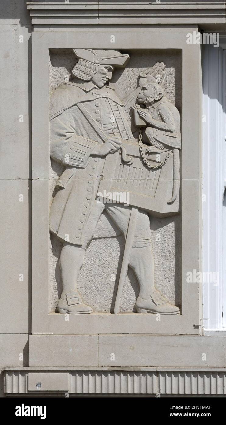 London, England, UK. Buchanan House (1934) 3 St James's Square, SW1. Facade detail by Newbury