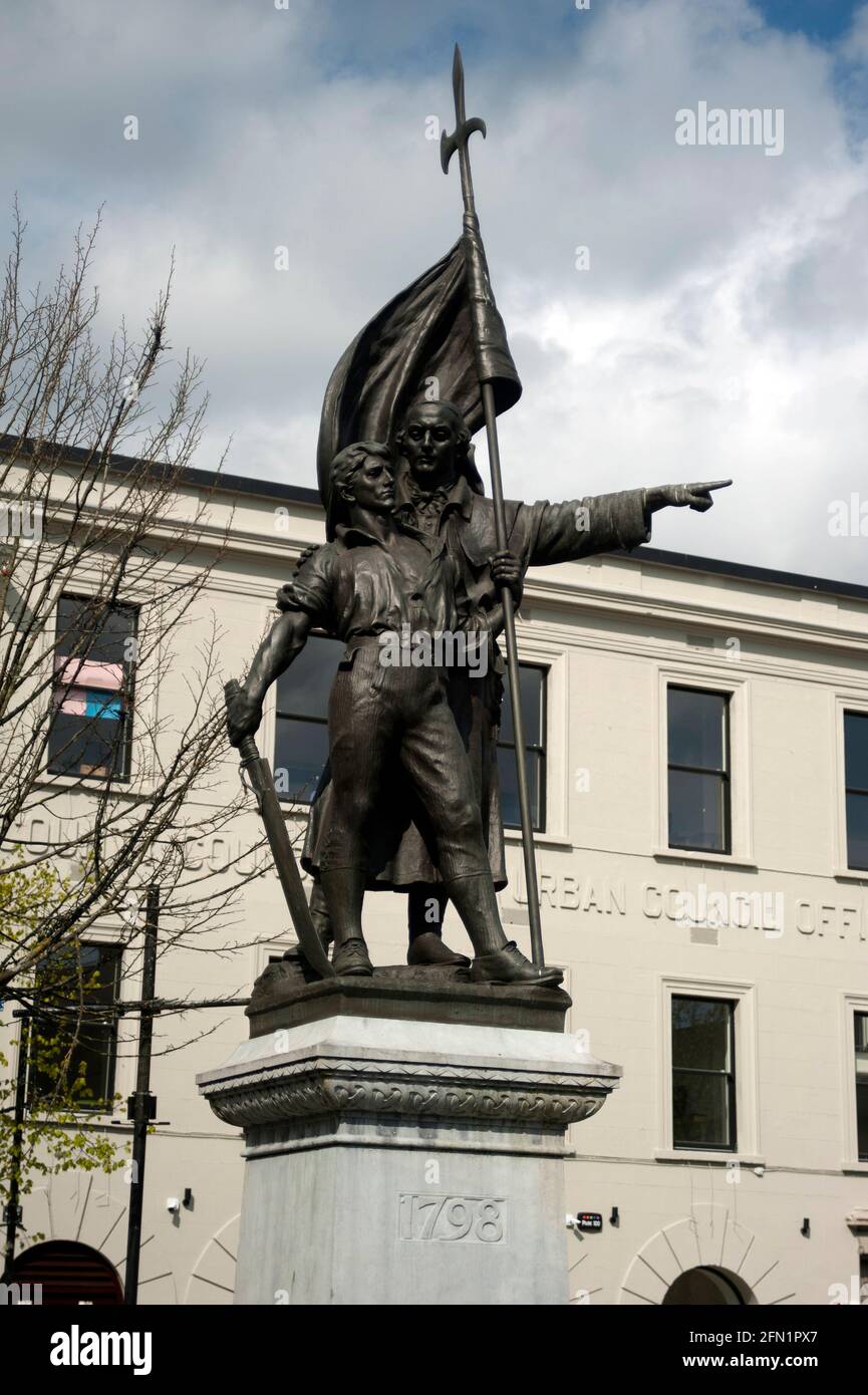 1798 Wexford Rebellion statue, the Priest & the Peasant, Enniscorthy, County Wexford, Ireland, Europe Stock Photo