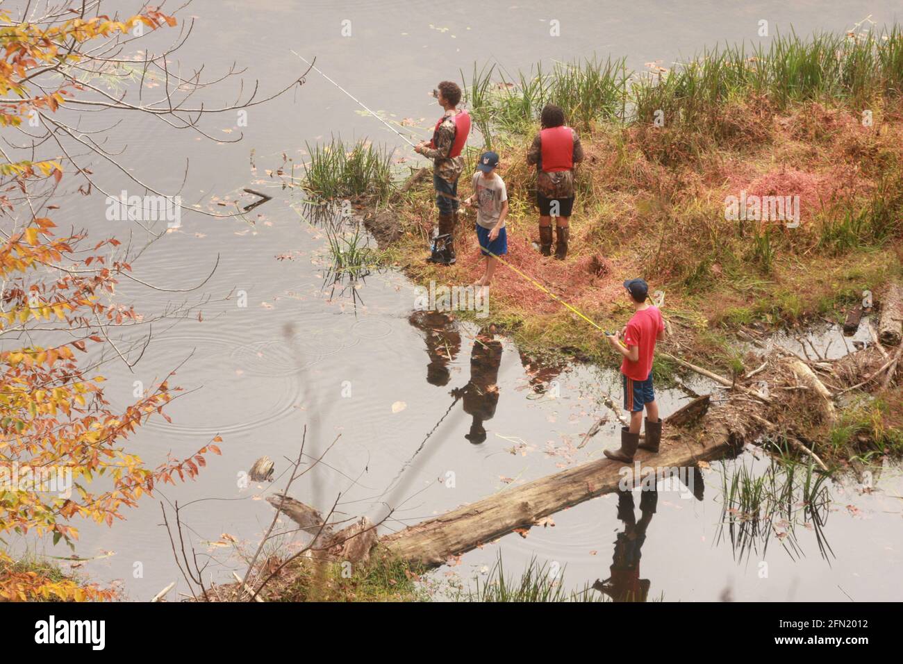 Boys fishing river hi-res stock photography and images - Alamy