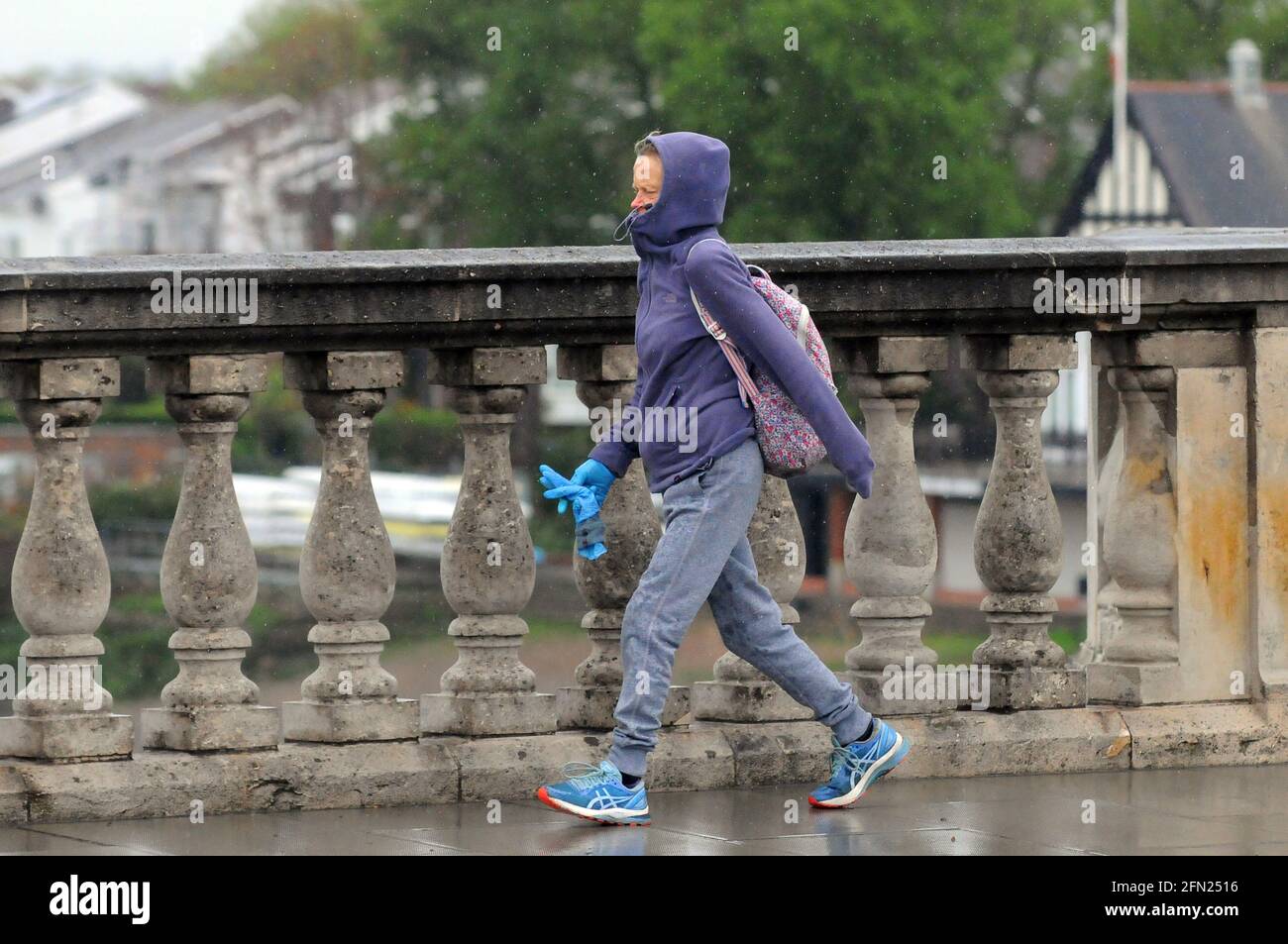 London, UK. 13th May, 2021. Crossing Chiswick Bridge in the rain. Rain on the Thames at Chiswick. Credit: JOHNNY ARMSTEAD/Alamy Live News Stock Photo