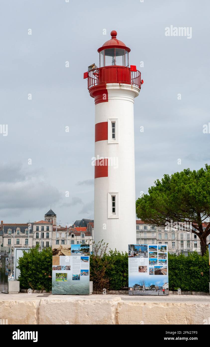 The red lighthouse in the old harbour of La Rochelle, Charente-Maritime (17), Nouvelle-Aquitaine region, France Stock Photo