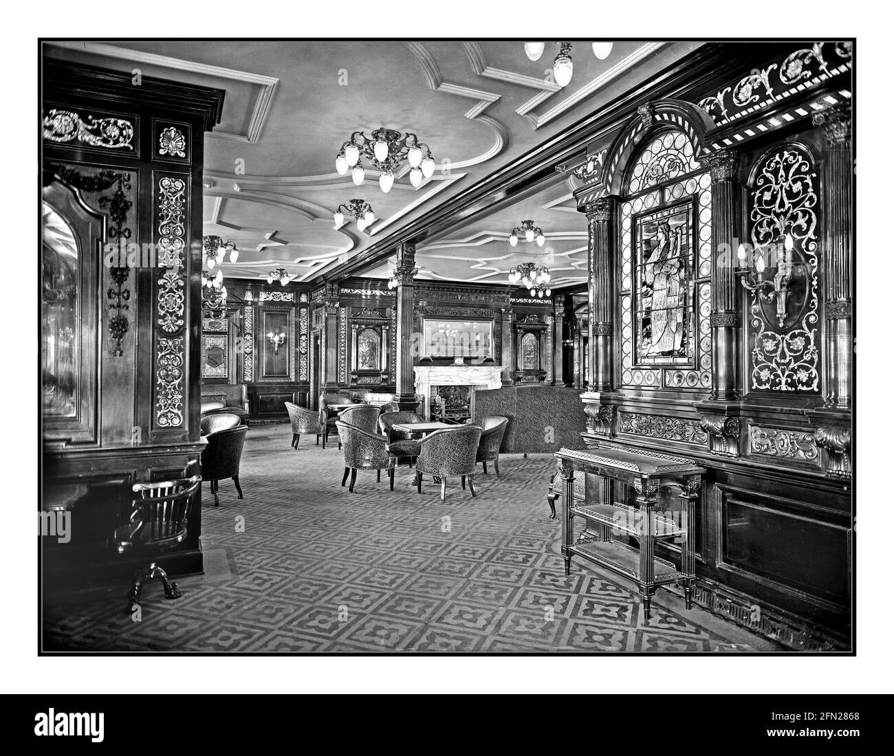 OLYMPIC 1912 The RMS Olympic 's smoke room, similar to Titanic 's. A first rate interior 1912's picture taken from the starboard side of the first class smoke room, reserved for gentlemen only. This room was also the place where Harland & Wolff director Thomas Andrews was last seen as the Titanic sank.1912 Robert John Welch (1859-1936), official photographer for Harland & Wolff Titanic  1909 luxurious first class interior Smoke Room RMS Titanic promotional brochure advertising B&W photograph image Stock Photo