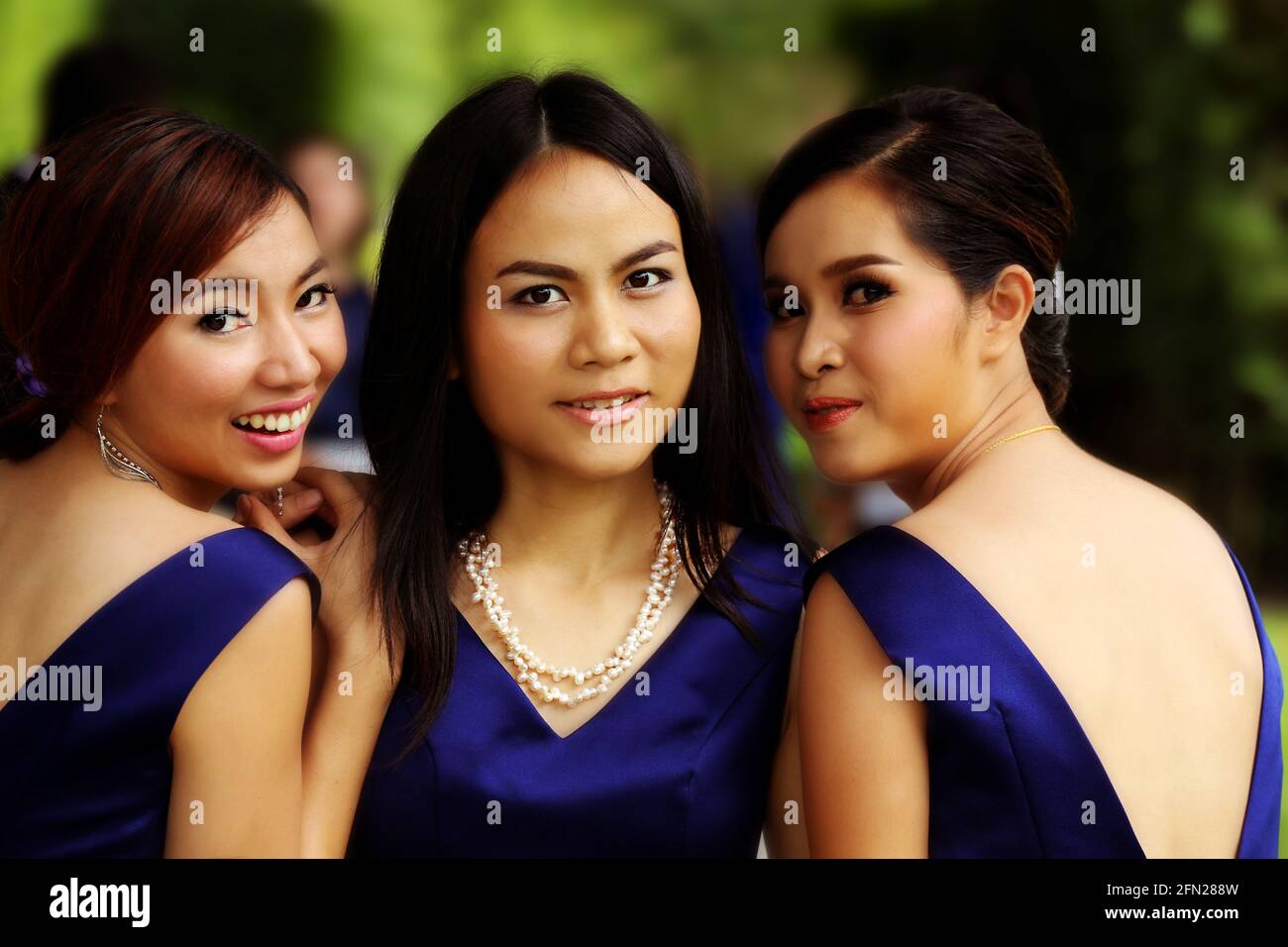 die Freundinnen der Braut bei einer Hochzeit in Thailand Stock Photo