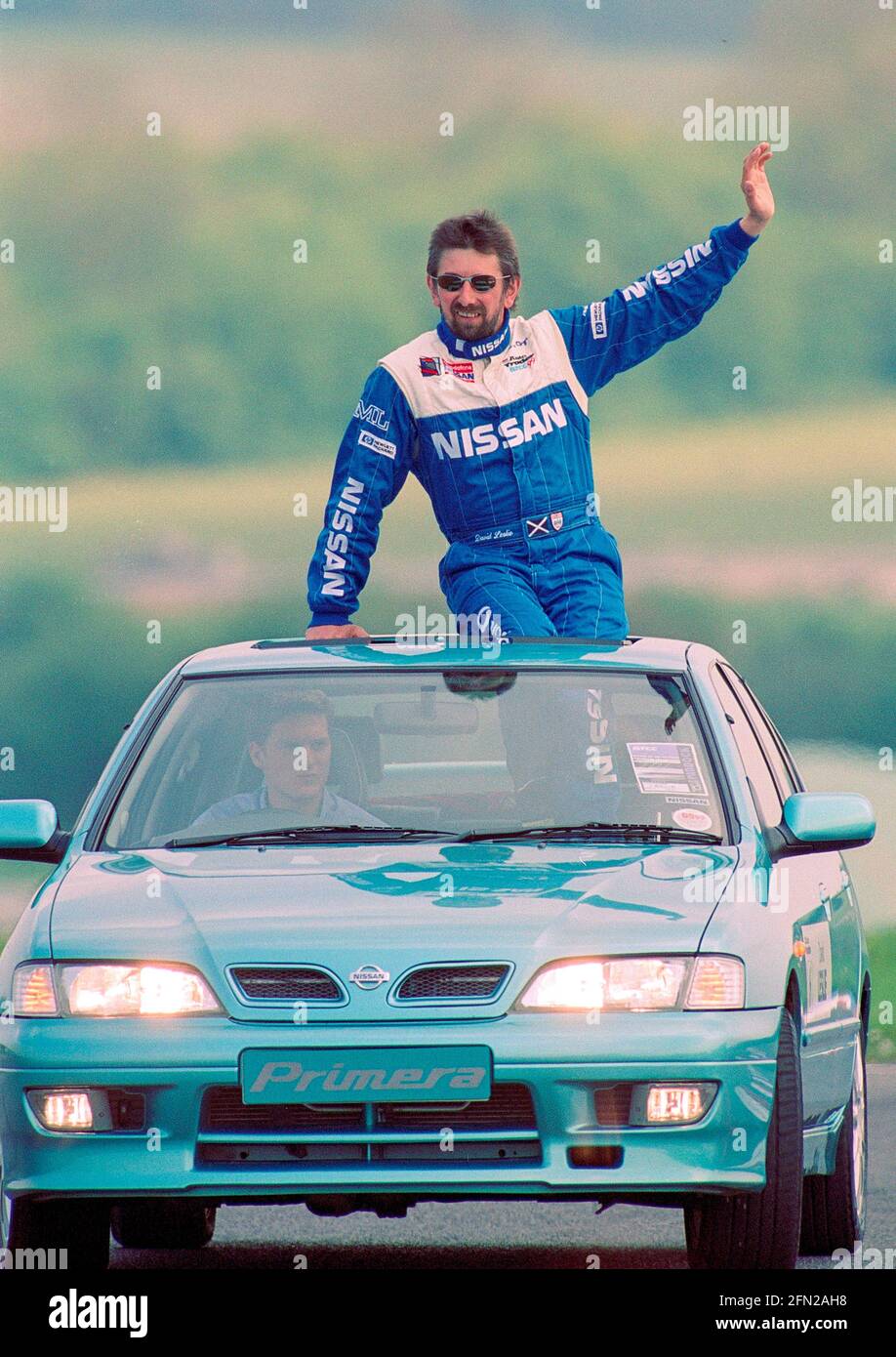 David Leslie hangs out of the sunroof of a Nissan Primera on the parade lap of the 1999 BTCC rounds 5 and 6 at Thruxton racing circuit England UK. Stock Photo