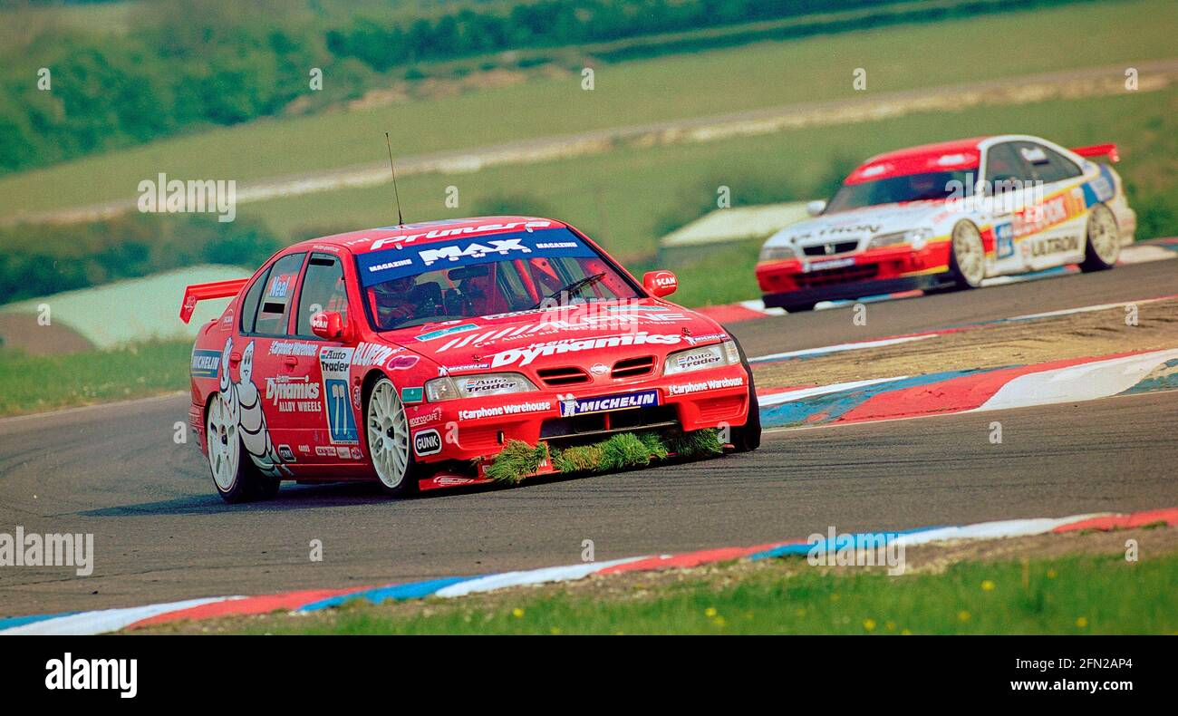 Matt Neal collecting grass in his front spoiler at Thruxton Circuit during the 1999 British Touring Car Championship driving his Max Power Racing Team Dynamics Nissan Primera GT. Stock Photo