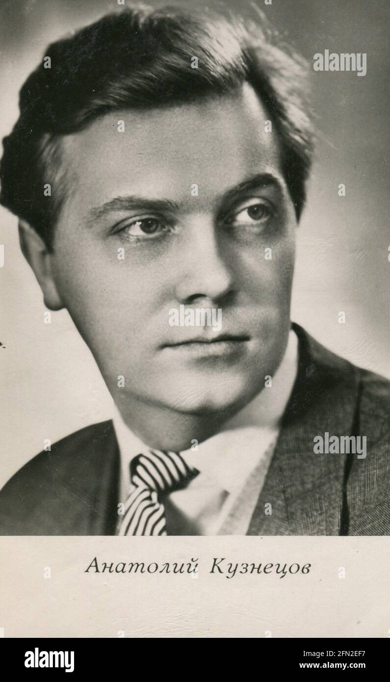 Anatoly Borisovich Kuznetsov (Анатолий Борисович Кузнецов; 31 December 1930 – 7 March 2014) was a Soviet and Russian actor. Old Vintage postcard of the USSR, 1961. Stock Photo