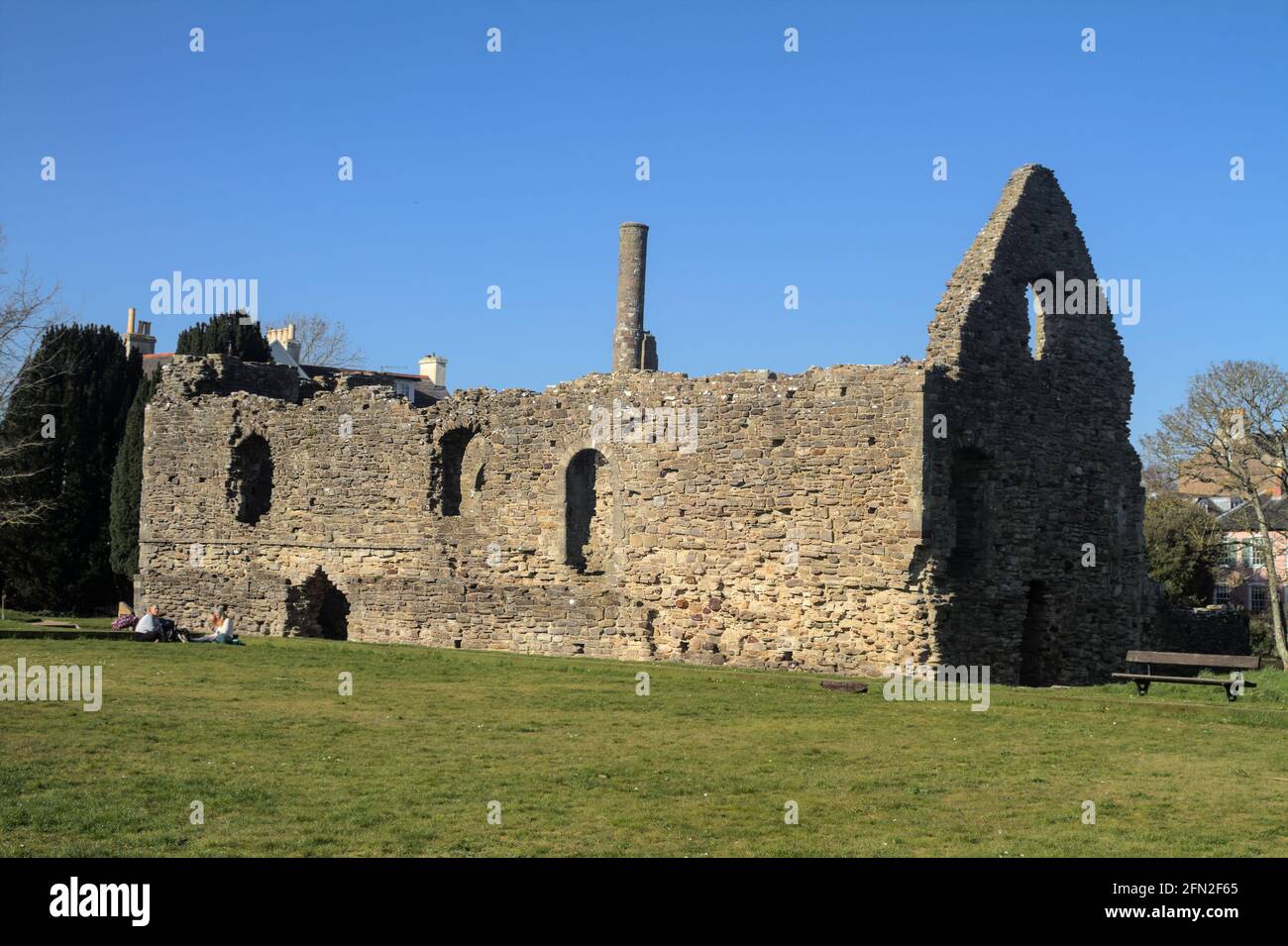 Ruins Of A 12th Century Stone Norman House Used As A Chamber Block For Richard Baldwin 2nd Earl Of Devon Christchurch UK Stock Photo