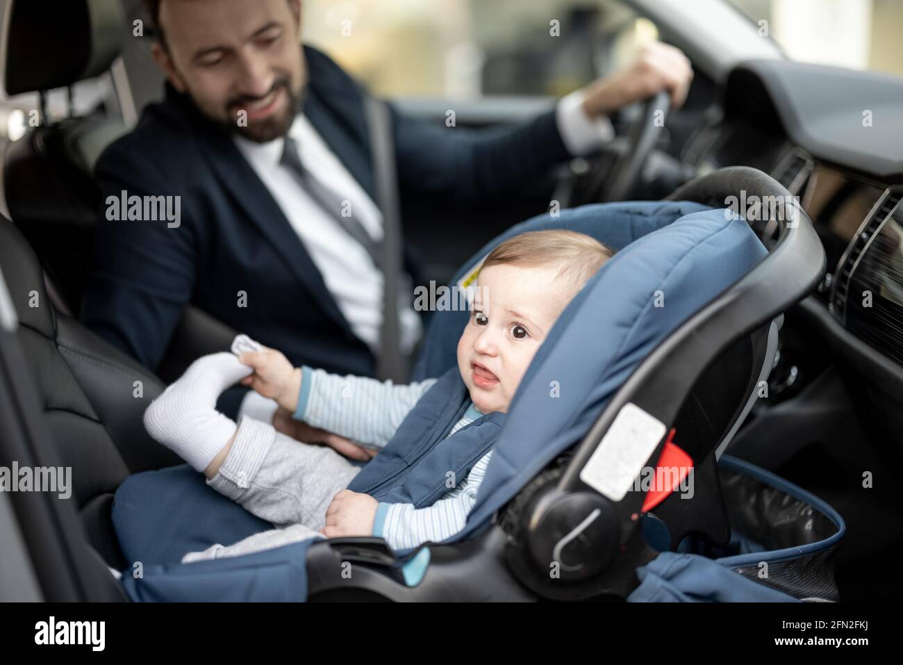 New born car baby seat hi res stock photography and images Alamy