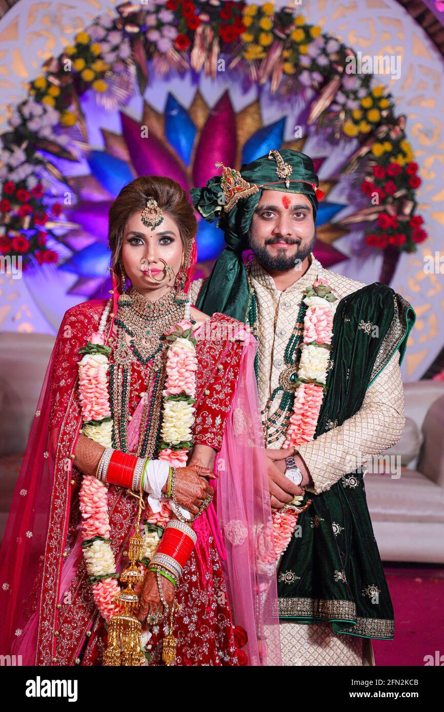 Pin by Girish Dubey on bridal closup | Couple wedding dress indian hindu, Indian  bride photography poses, Bride photos poses