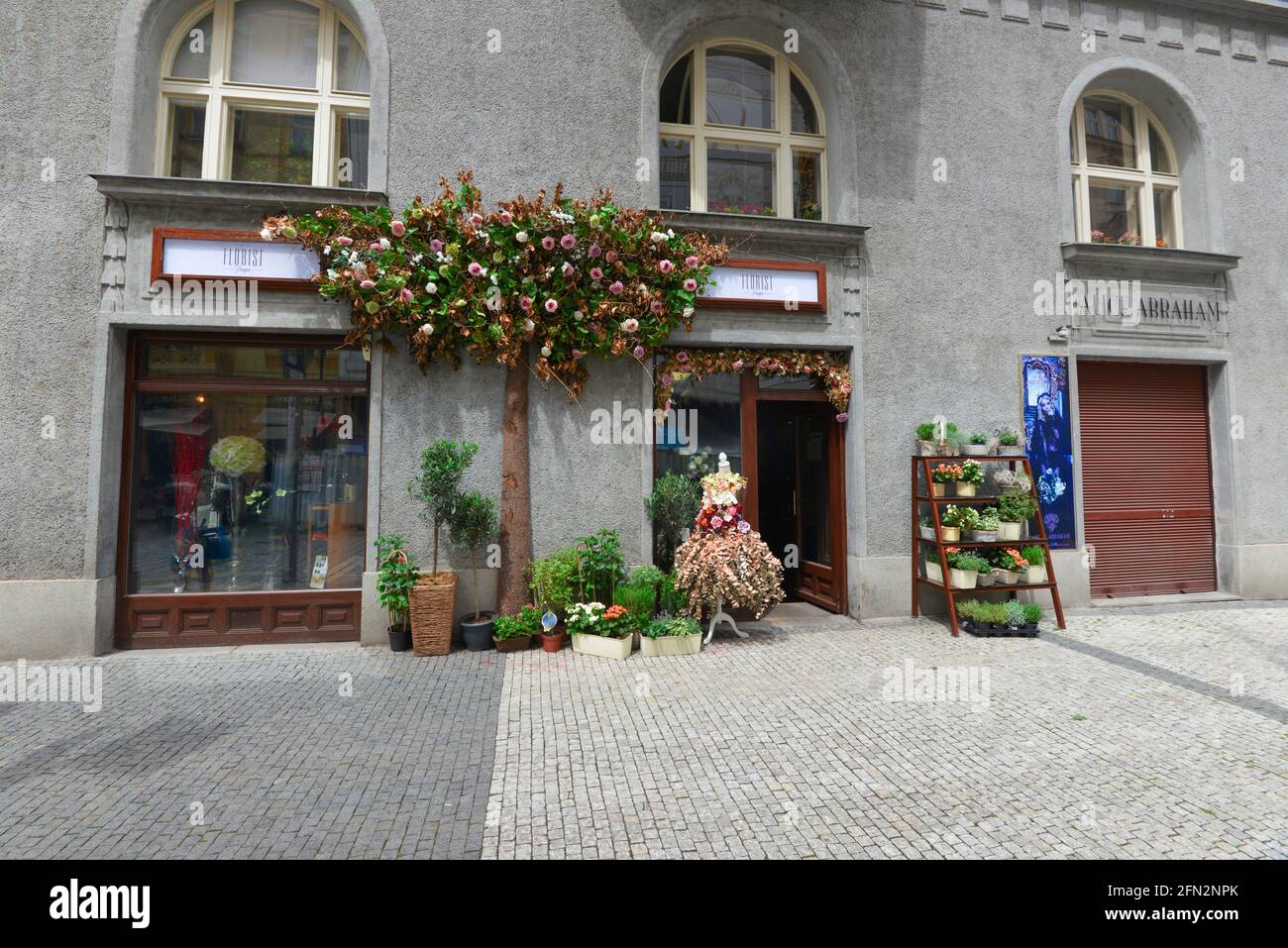 Prague hat shop hi-res stock photography and images - Alamy
