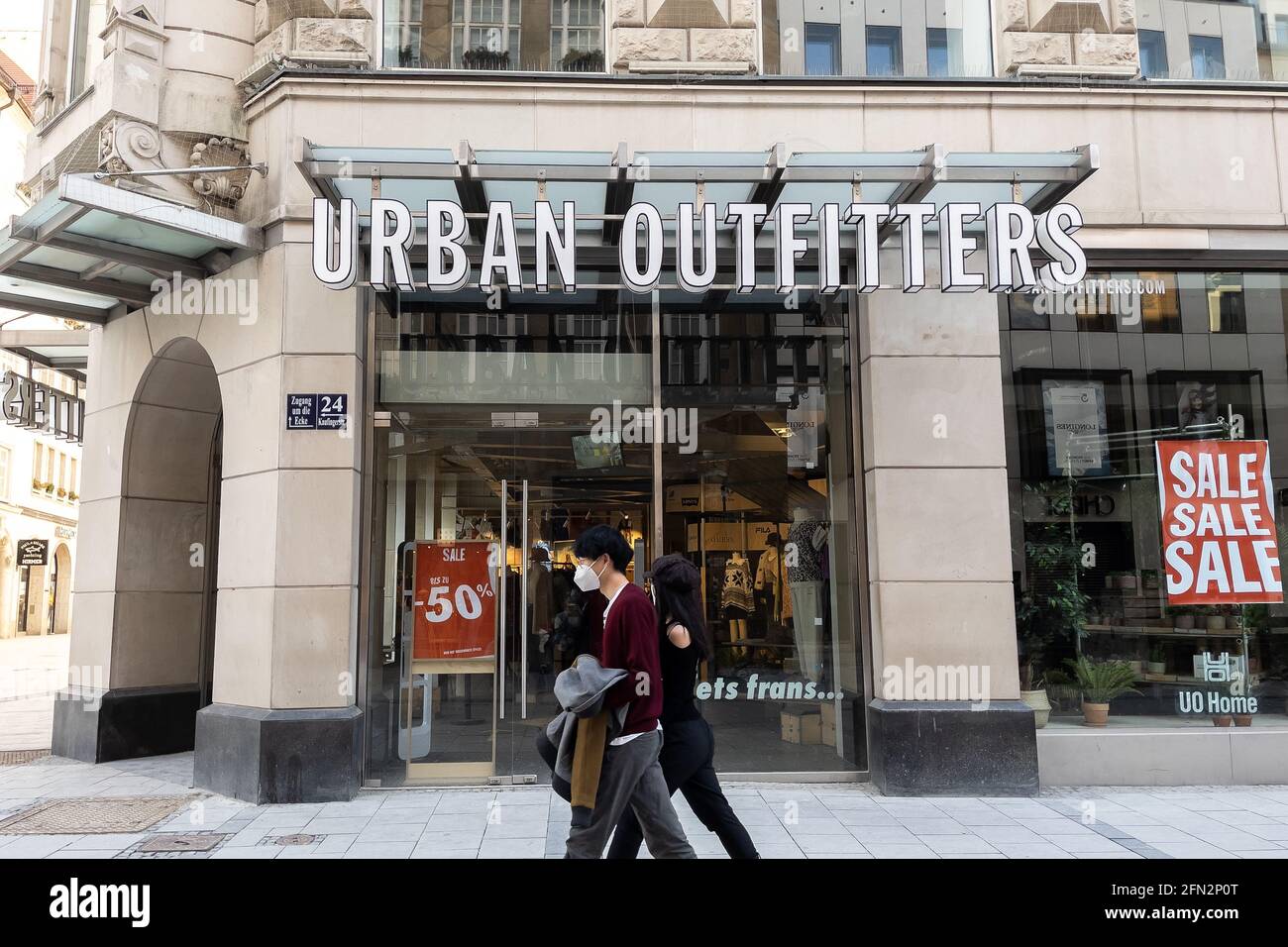 Urban outfitters shop front hi-res stock photography and images - Alamy
