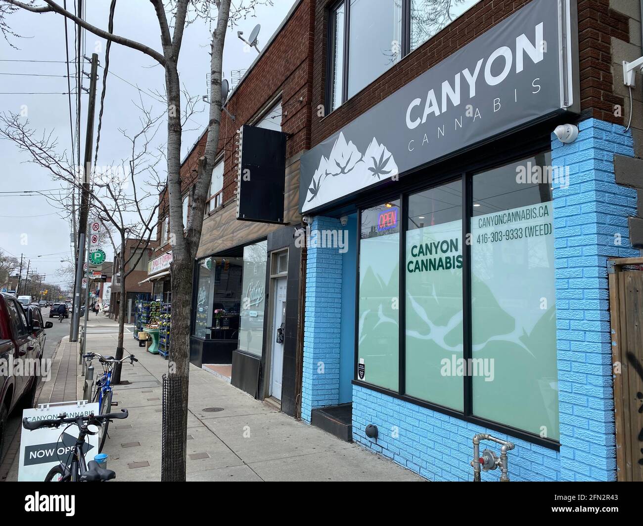 CANNABIS STORE IN DOWNTOWN TORONTO Stock Photo Alamy