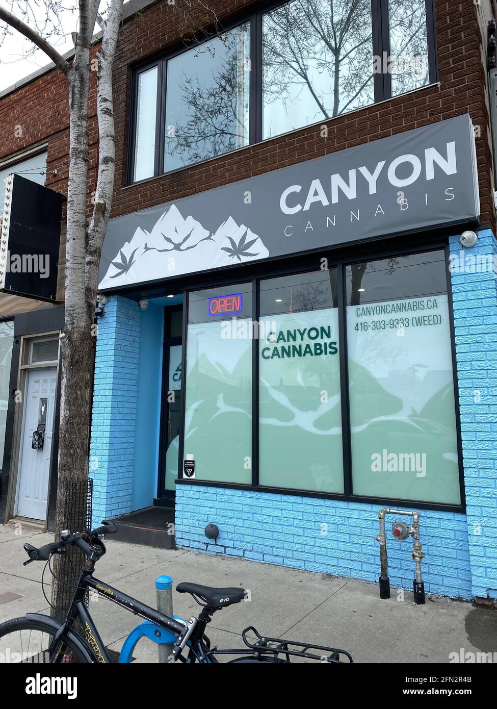 CANNABIS STORE IN DOWNTOWN TORONTO Stock Photo Alamy
