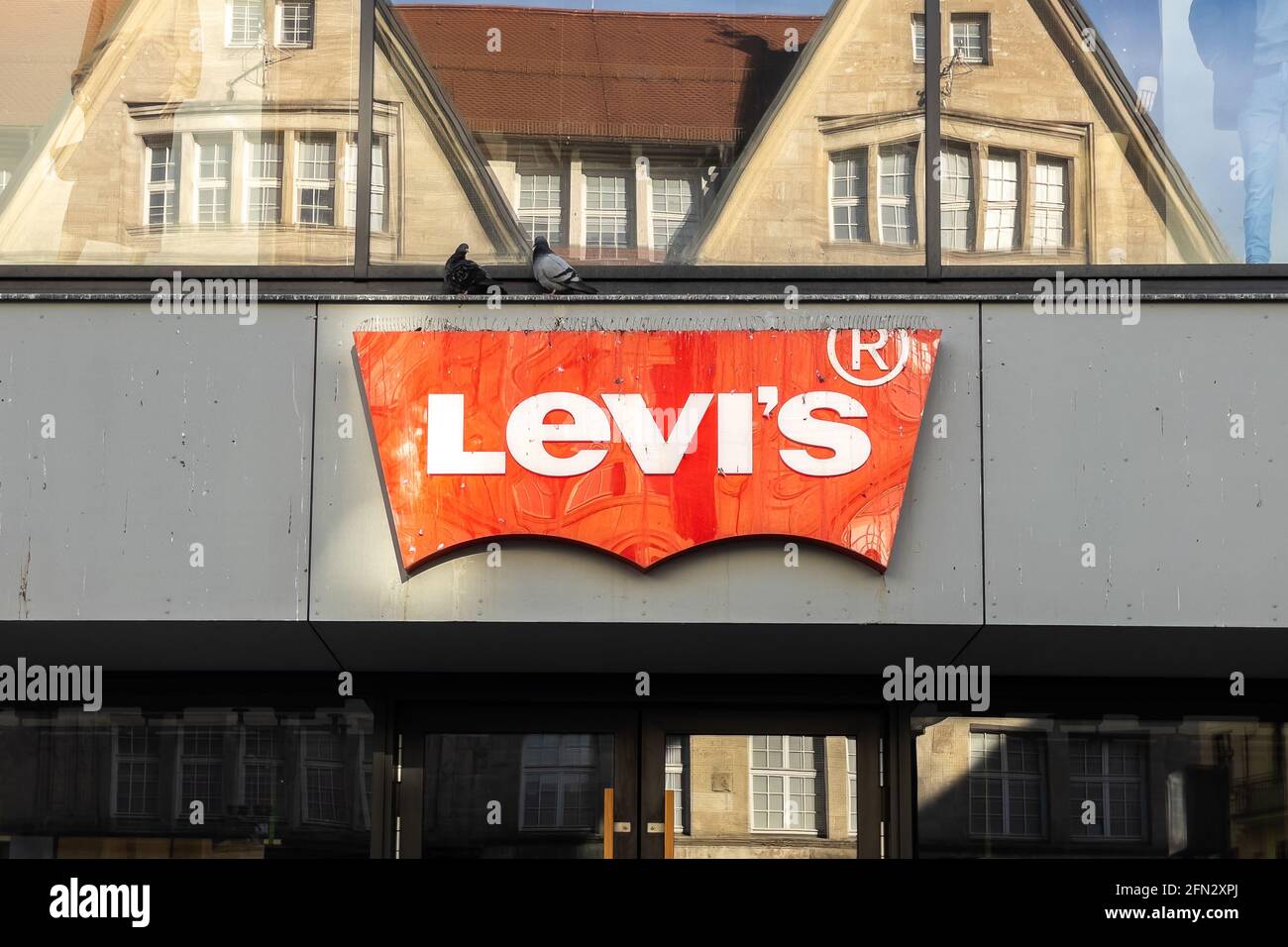 Levis store sign hi-res stock photography and images - Alamy